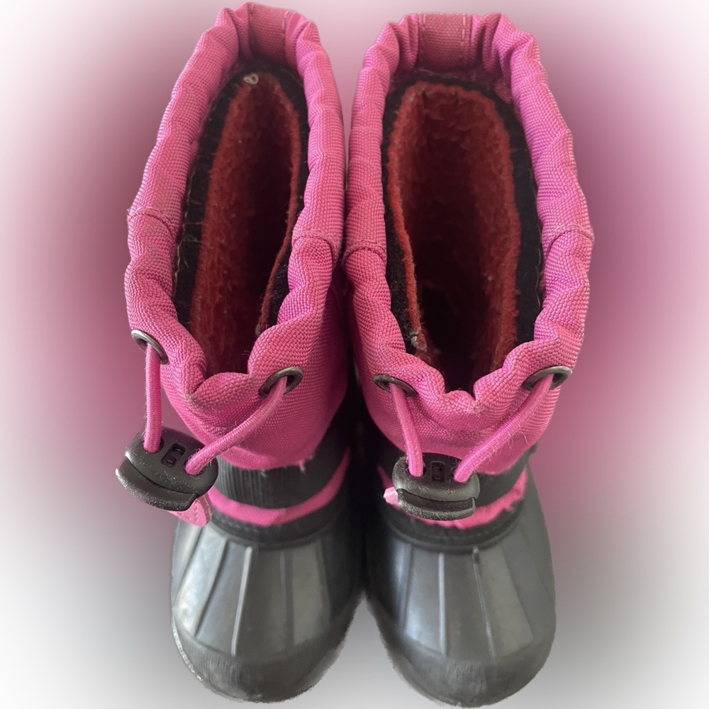 Toddler Girl's Pink/Black Water-Resistant Winter Snow Boot. Size 8.